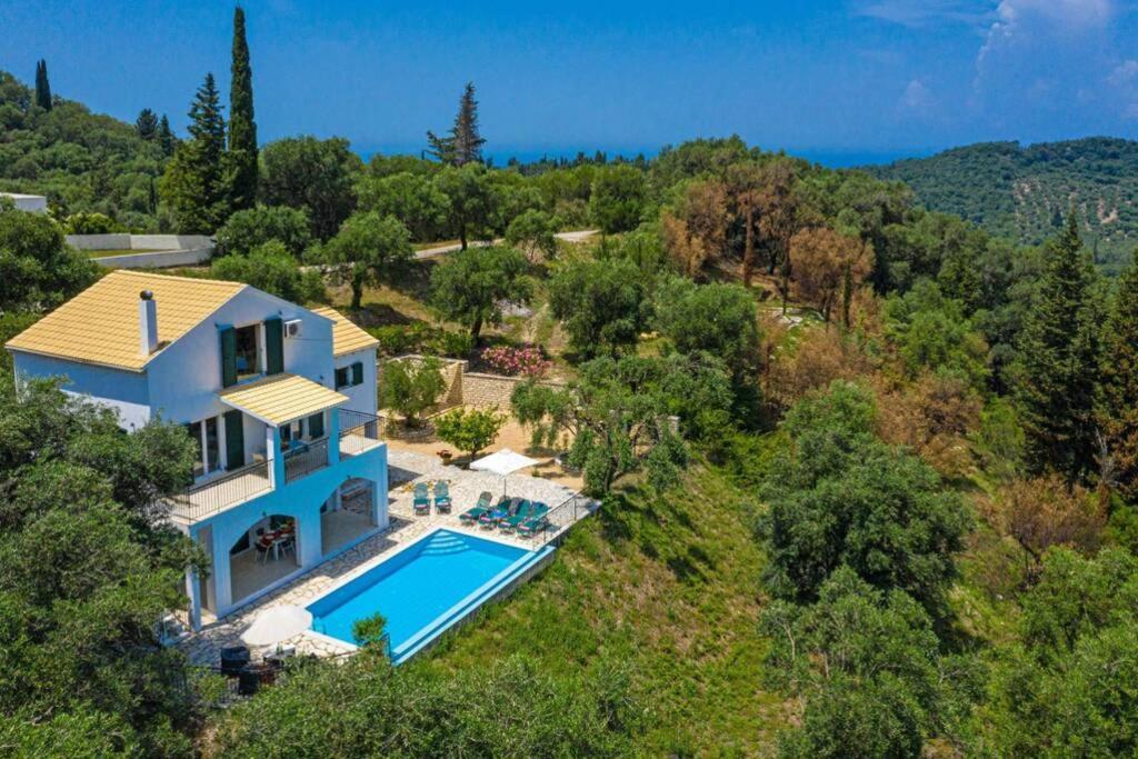 Villa Eleonas Strongyli  Ngoại thất bức ảnh