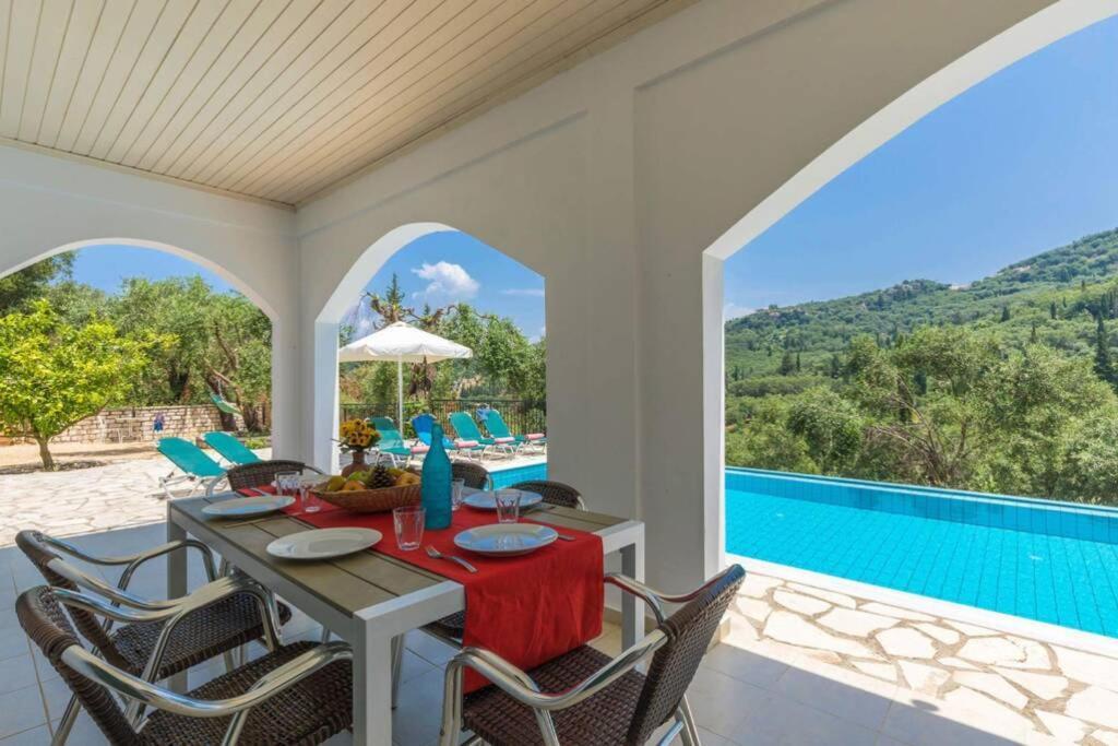 Villa Eleonas Strongyli  Ngoại thất bức ảnh