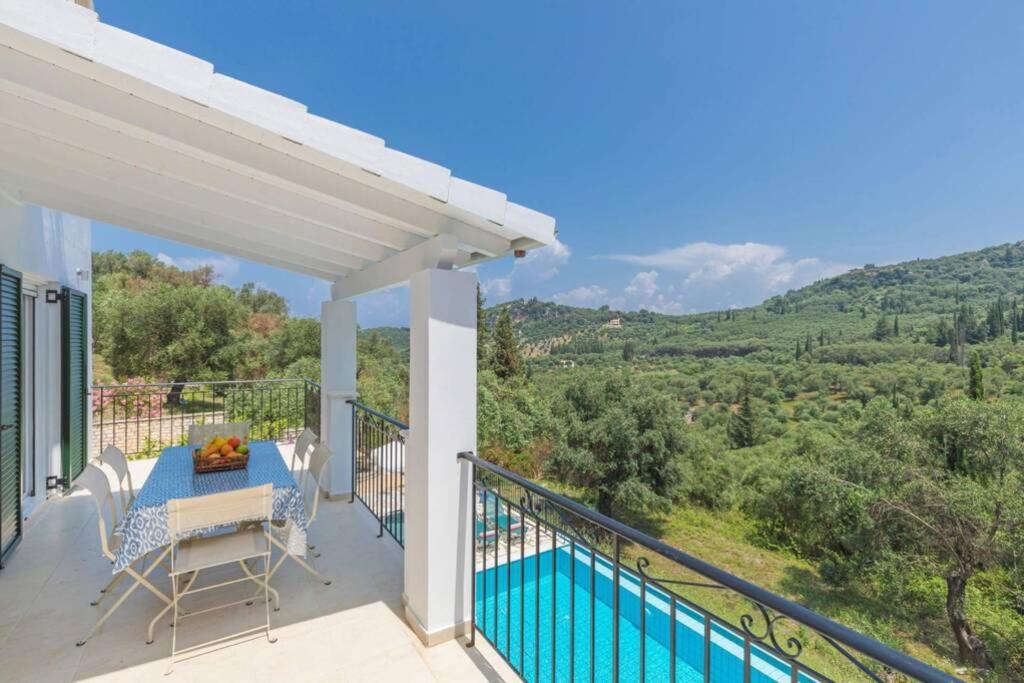 Villa Eleonas Strongyli  Ngoại thất bức ảnh