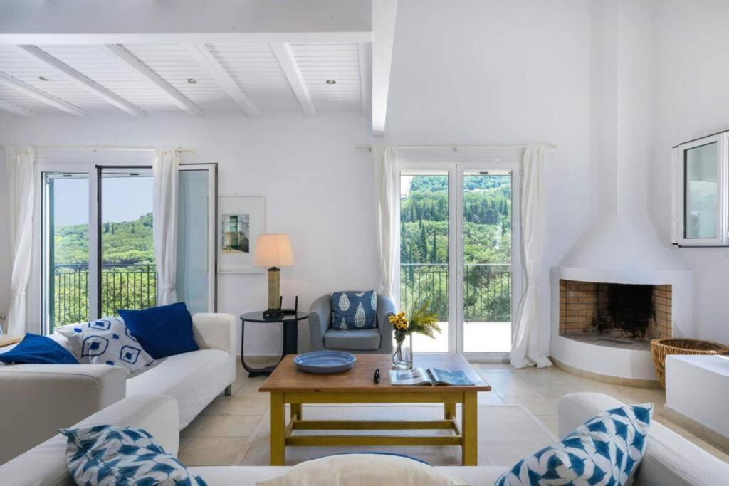 Villa Eleonas Strongyli  Ngoại thất bức ảnh