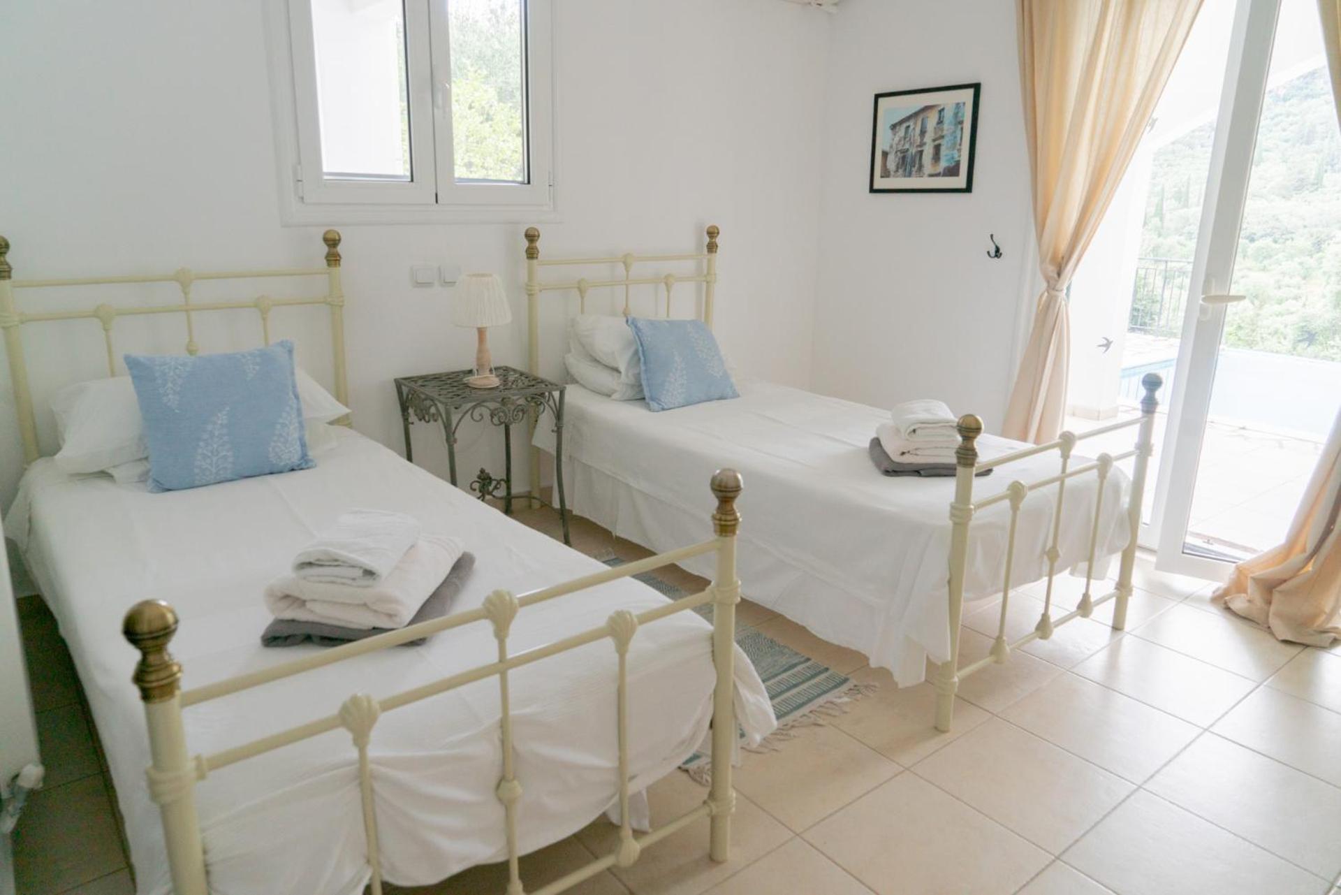 Villa Eleonas Strongyli  Ngoại thất bức ảnh